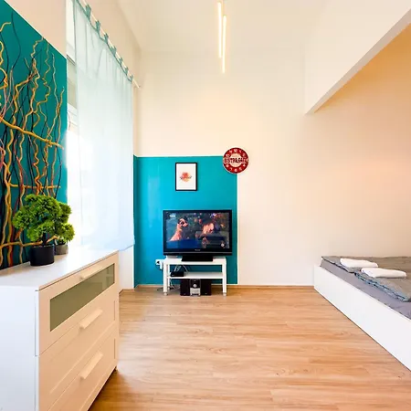 Spacious Buda Air Conditioning Apartment *