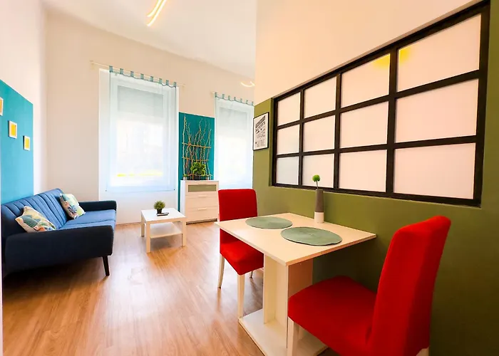 Spacious Buda Air Conditioning Lejlighed